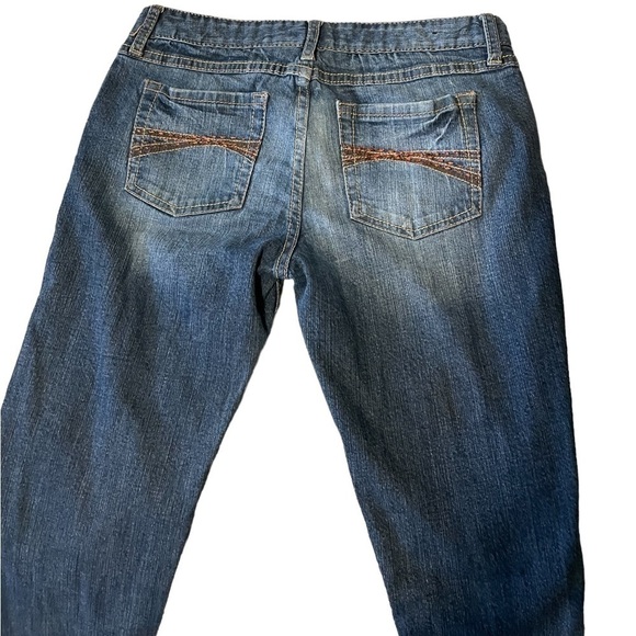 RUE 21 Juniors mid rise ripped jeans. Size 5/6 short. - Picture 4 of 7